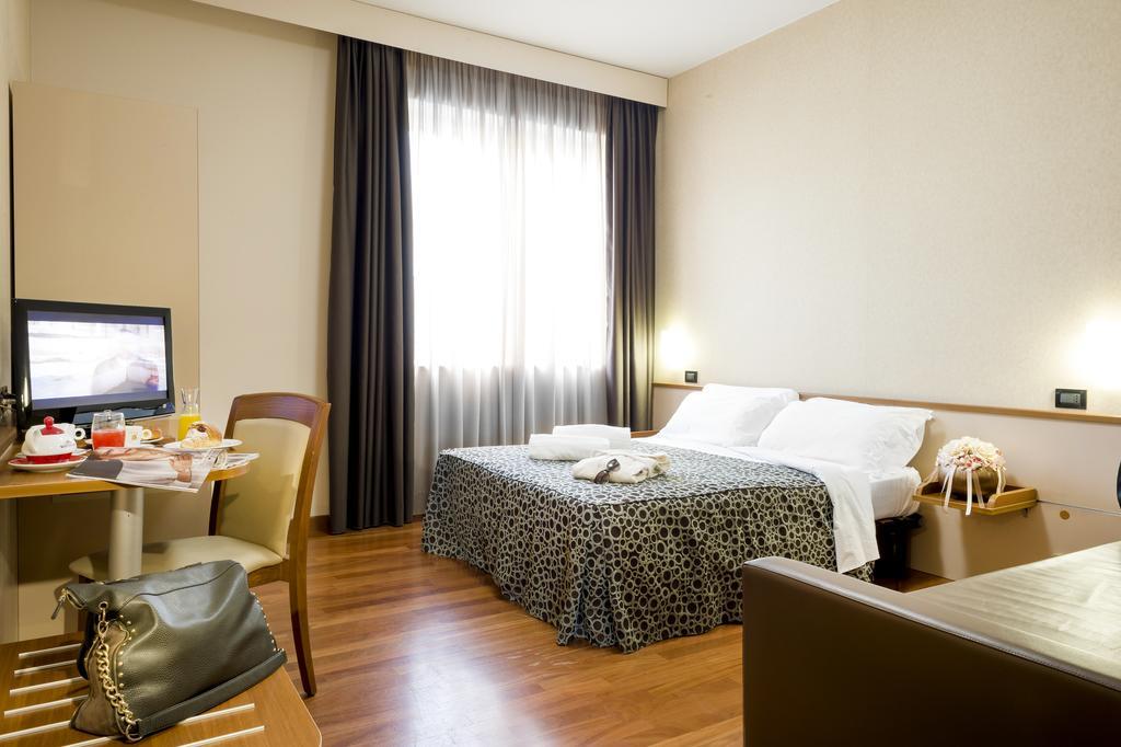 Hotel Ristorante Dragonara San Giovanni Teatino Pokoj fotografie